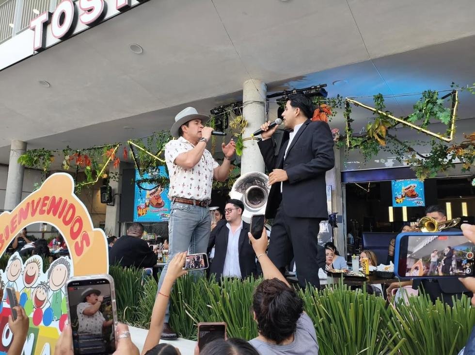 Banda Lirio y Raúl Sandoval en La Feria de Verano Vive León 2025