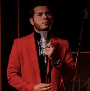 Luis Frías, Cantante en Luz Record