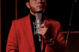 Luis Frías, Cantante en Luz Record