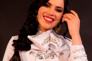 Silvia Zepeda, cantante en Luz Record