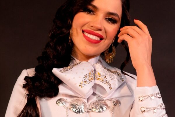 Silvia Zepeda, cantante en Luz Record