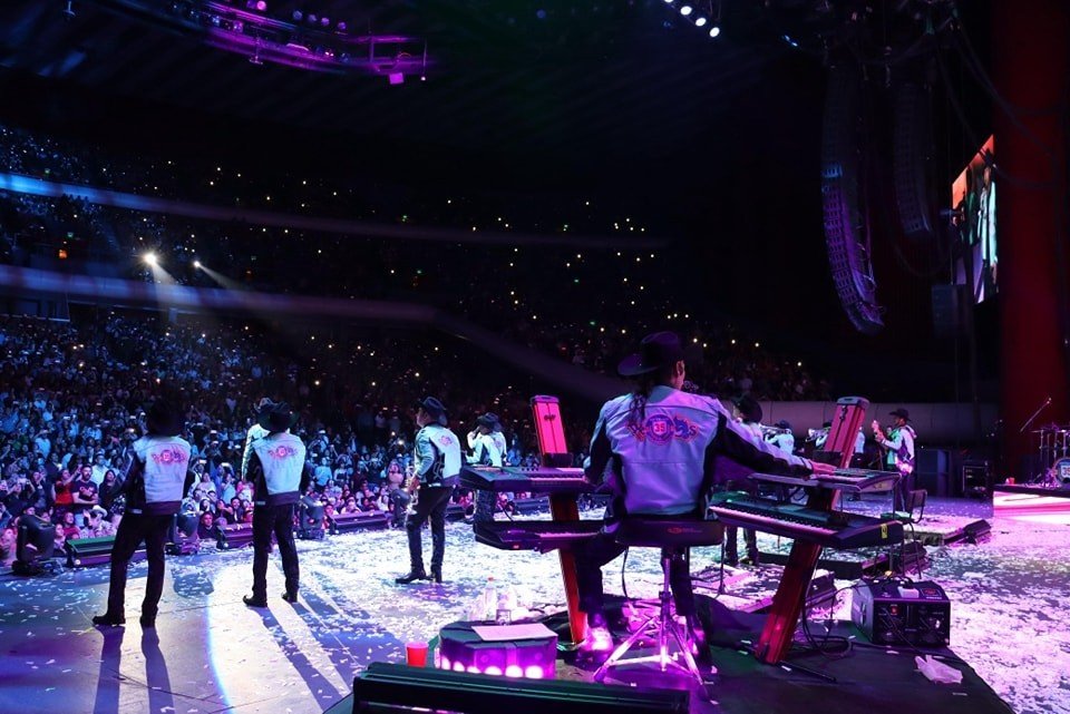 Pequeños Musical en el escenario del Auditorio Nacional durante su concierto de 35 aniversario, mayo de 2025.