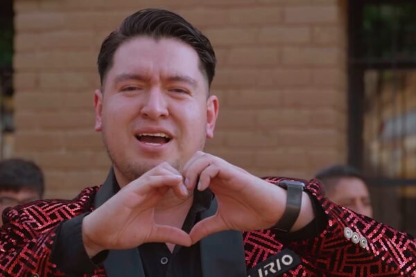 Banda Lirio interpreta “Nada de Eso” en el video oficial, una balada romántica escrita por Jerónimo Sada y producida por Luz Record.